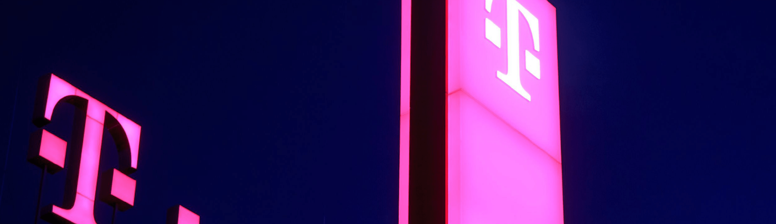 Werbepylone der Deutschen Telekom